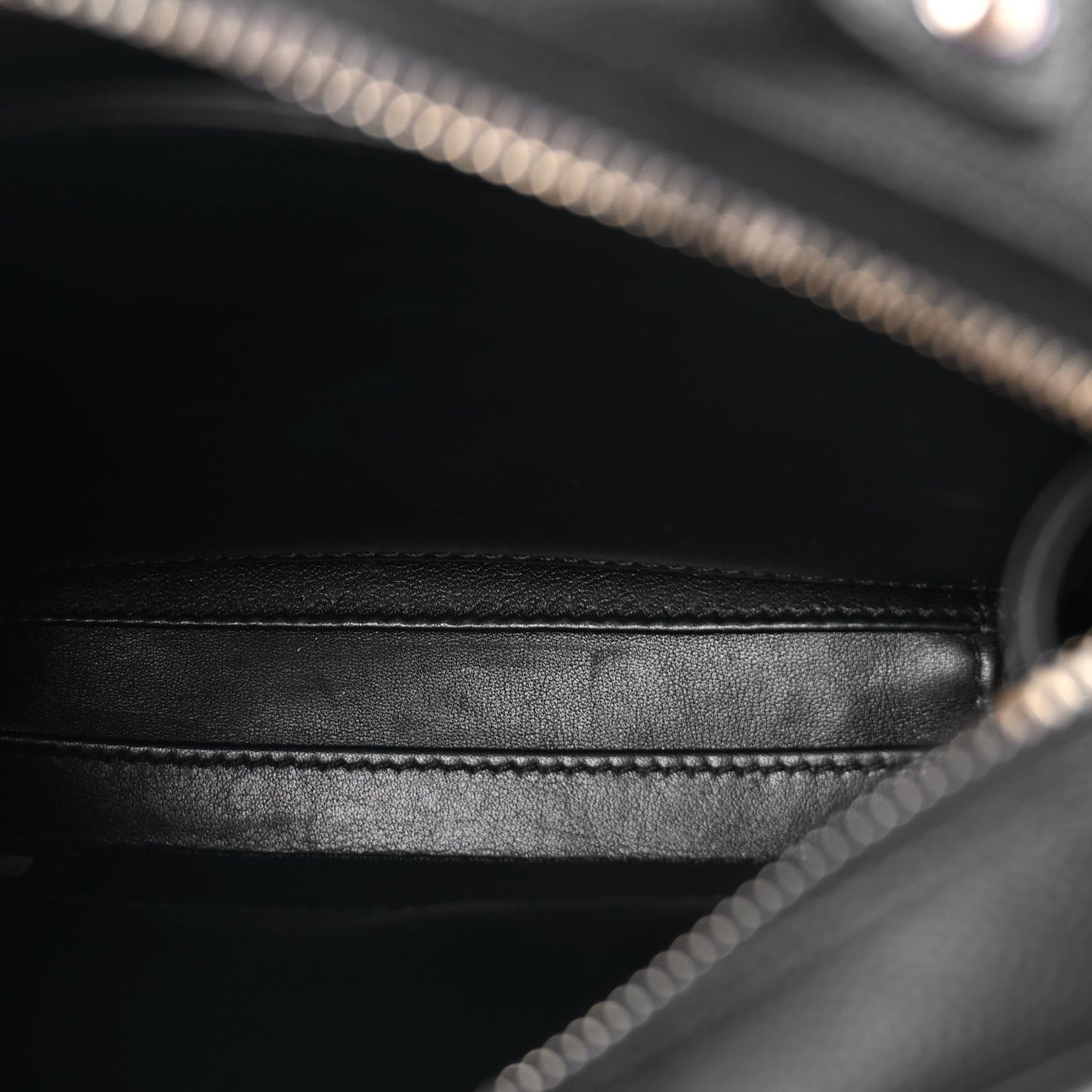 Caviar Quilted Small CC Filigree Vanity Case Black