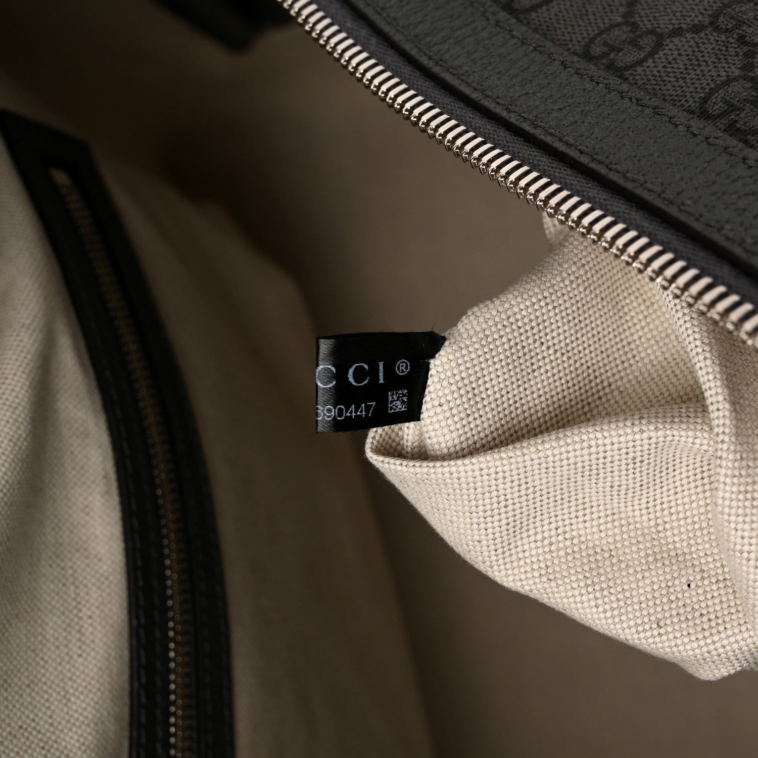 Gucci GG Supreme Monogram Textured Dollar Calfskin Large Savoy Duffle Bag Grey Black Graphite Grey 6 of 15