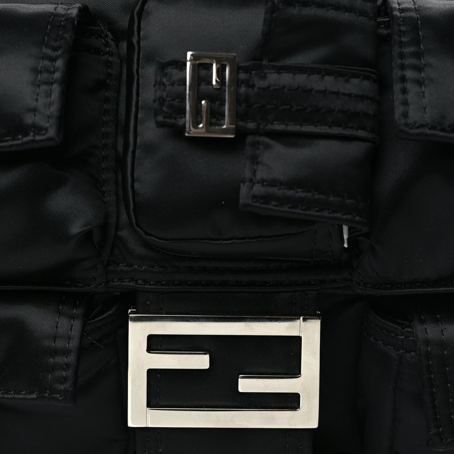 Econyl Cuoio Romano Multipocket Baguette Black