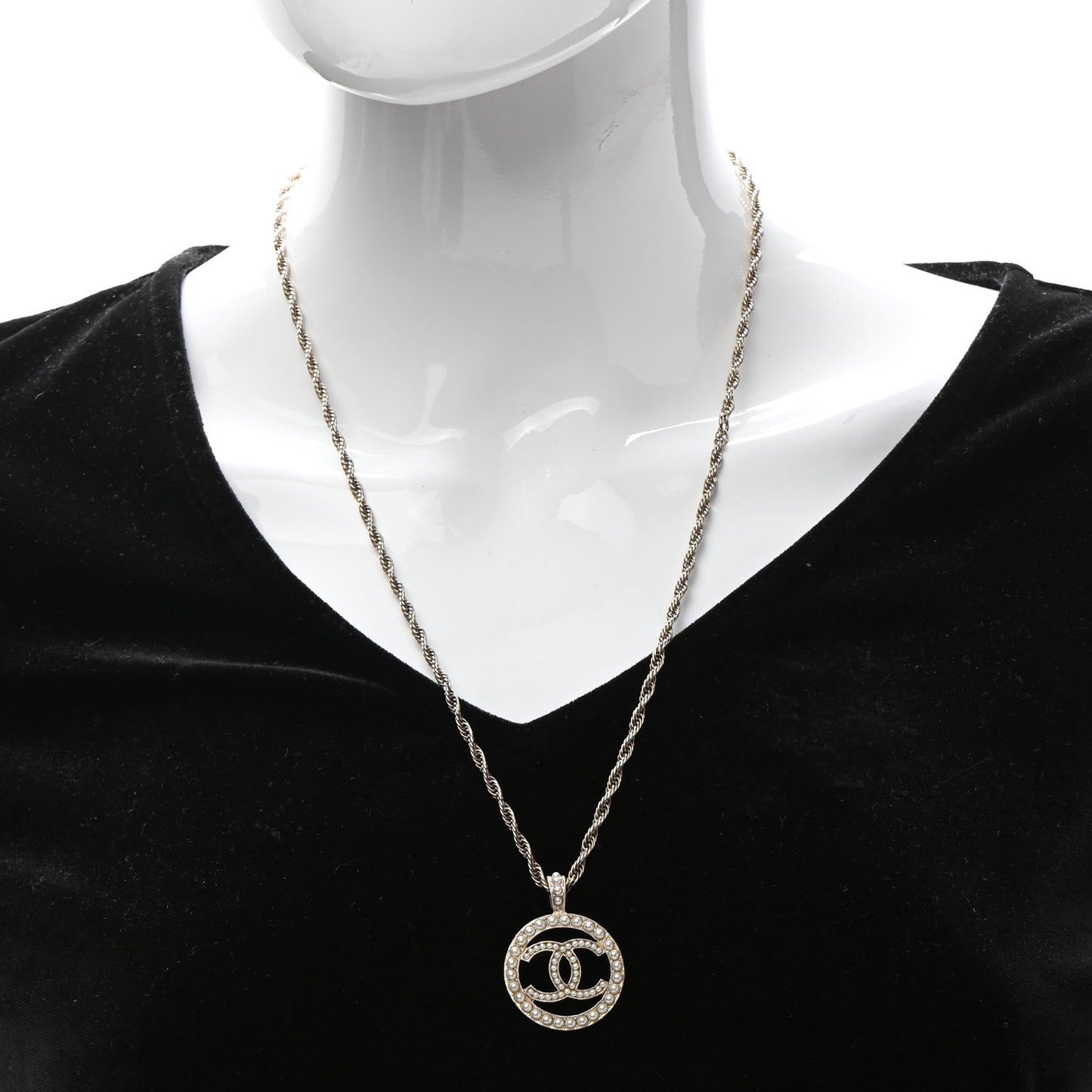Pearl CC Round Pendant Necklace Gold