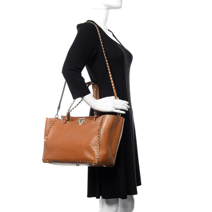 Valentino Garavani Textured Calfskin Medium Rockstud Tote Camel 2 of 9
