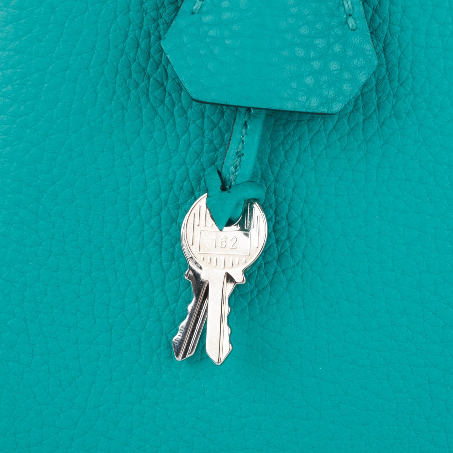 Taurillon Clemence Kelly Retourne 28 Bleu Paon