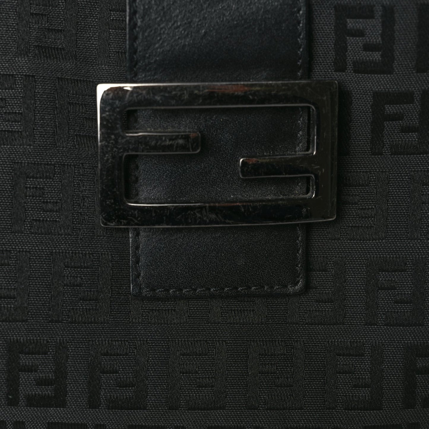 Zucchino Vitello Shoulder Bag Black
