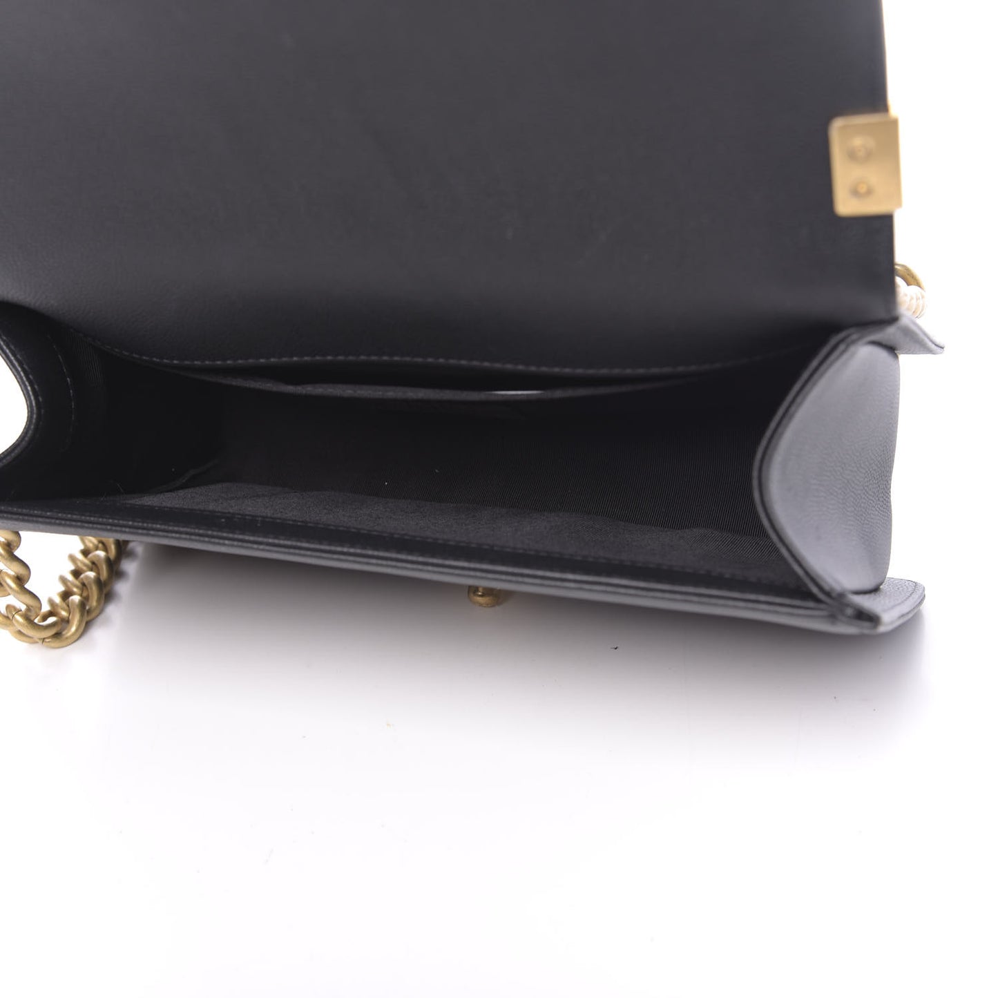 Caviar Quilted Medium Boy Flap Black