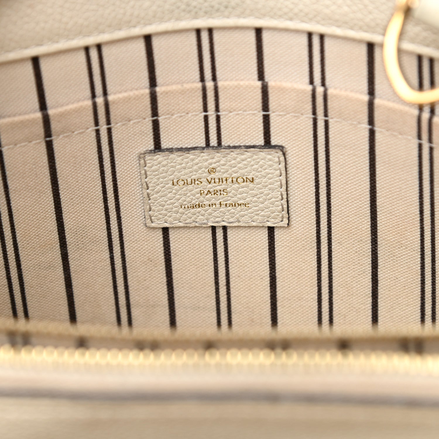 Louis Vuitton Empreinte Montaigne MM Neige 6 of 22