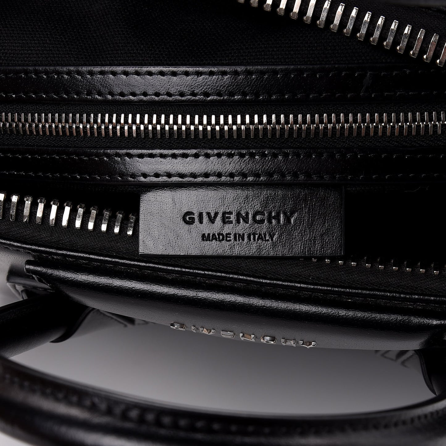 Shiny Lord Calfskin Small Antigona Black