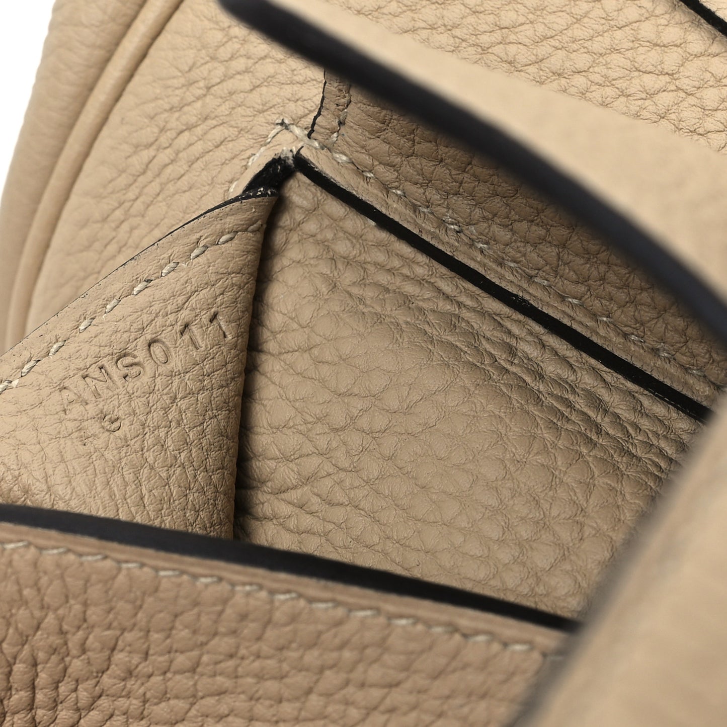 Togo Wallago Cabine 35 Trench