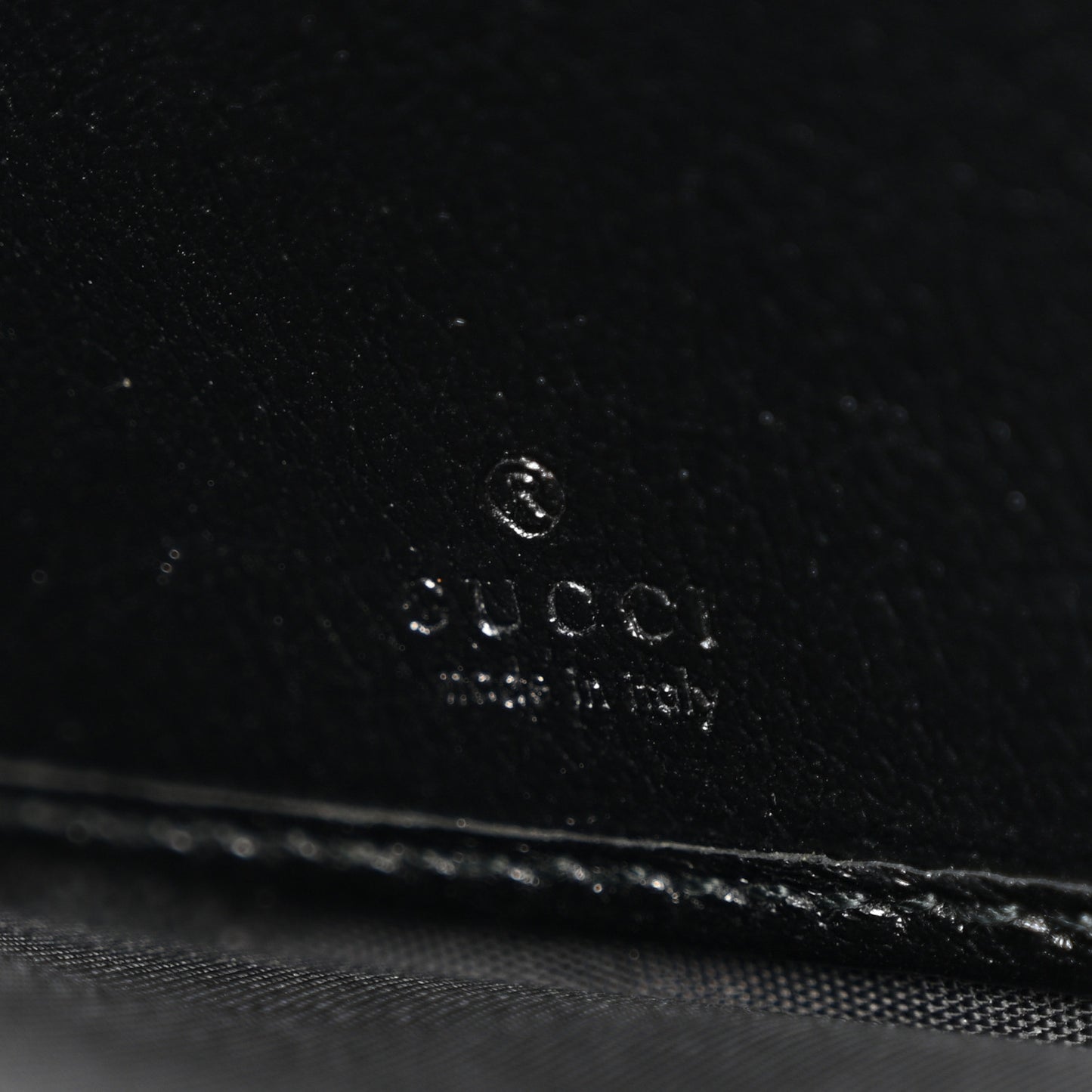 Vintage Effect Calfskin Matelasse Diagonal Torchon GG Marmont Zip Around Wallet Black Romantic Cherry