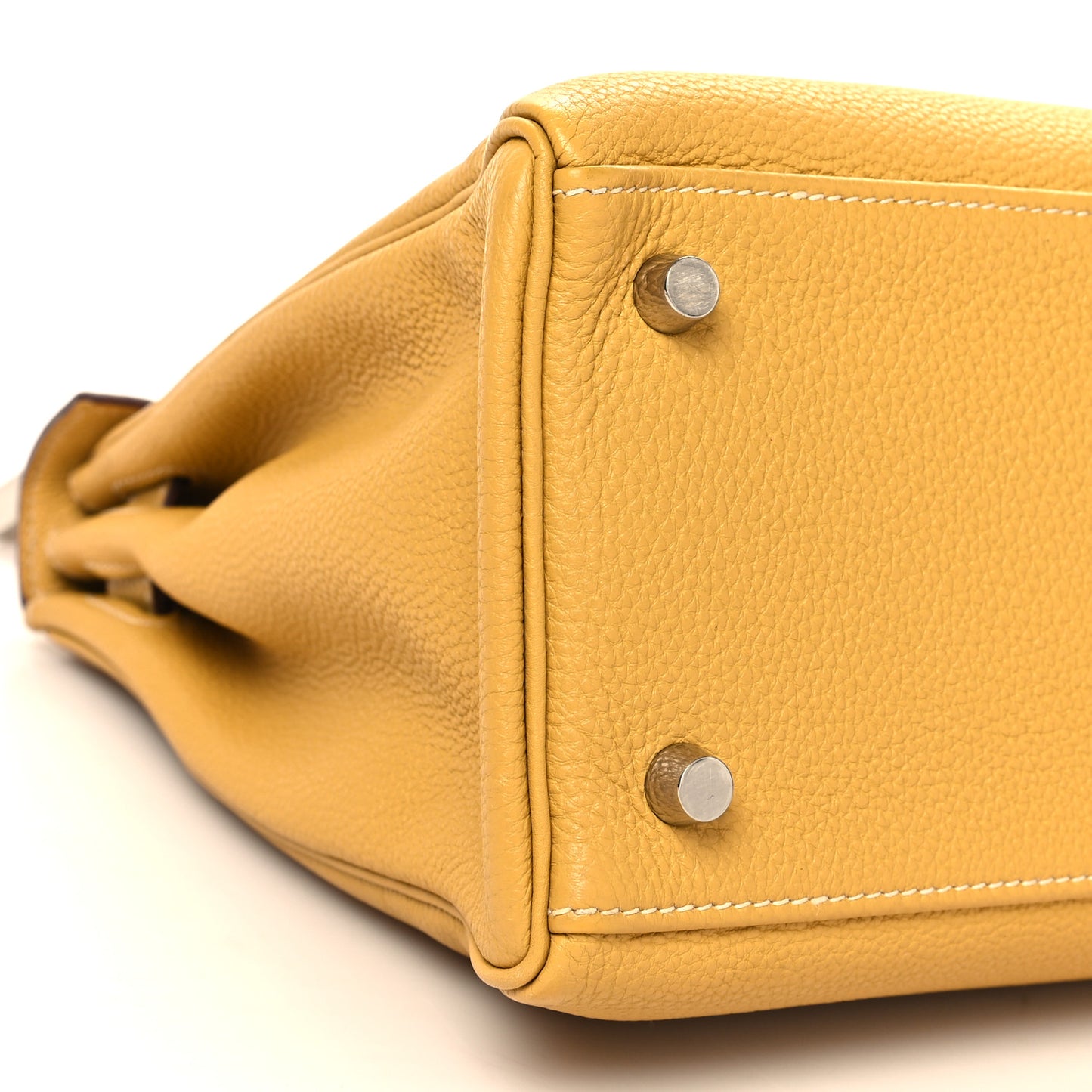 Togo Kelly Retourne 28 Curry