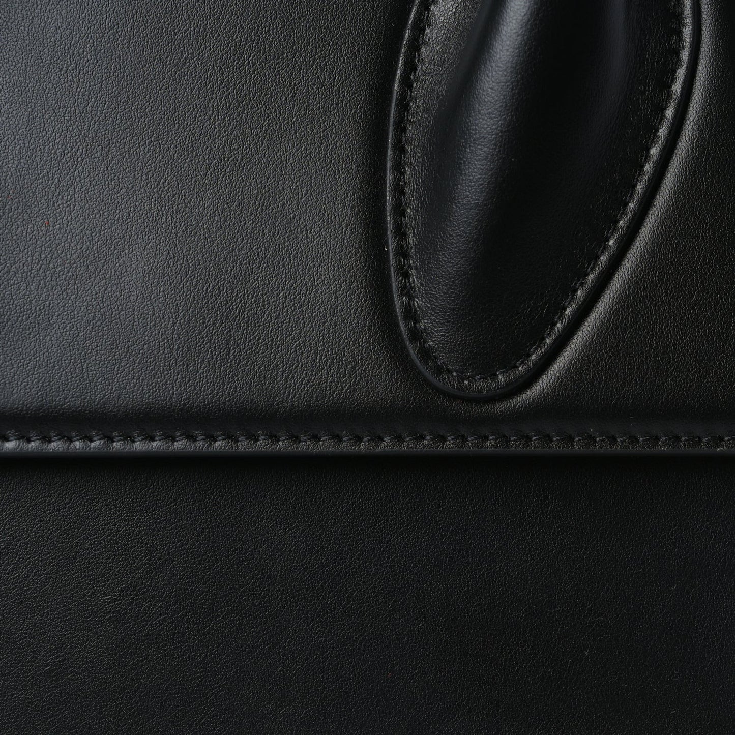 Smooth Calfskin Le Grand Chiquito Black