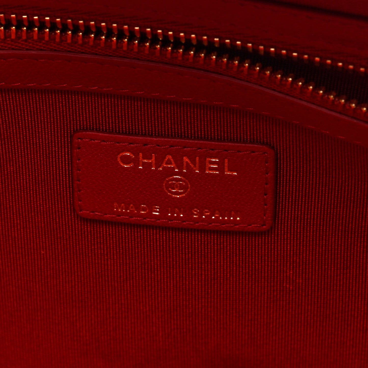 Lambskin Quilted 19 Medium Cosmetic Case Red