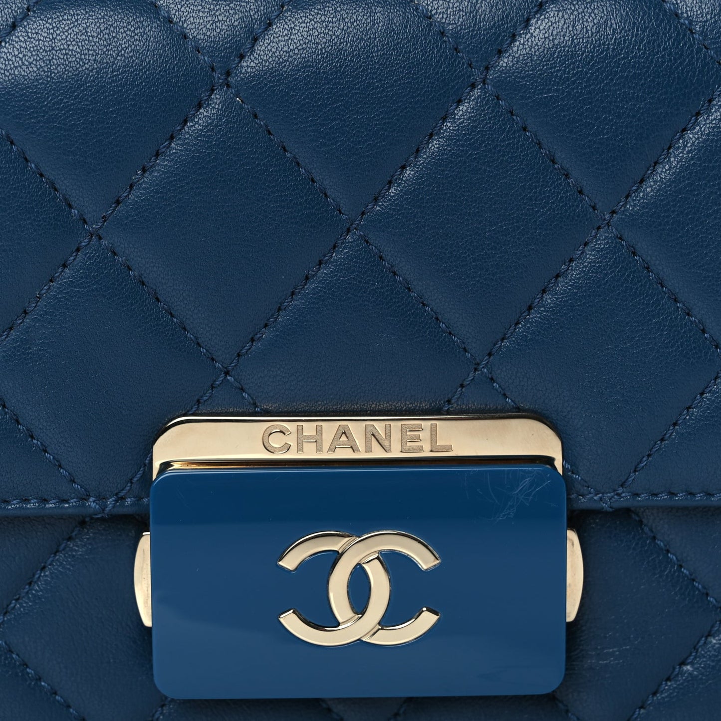 Sheepskin Quilted Mini Vintage Beauty Lock Flap Blue