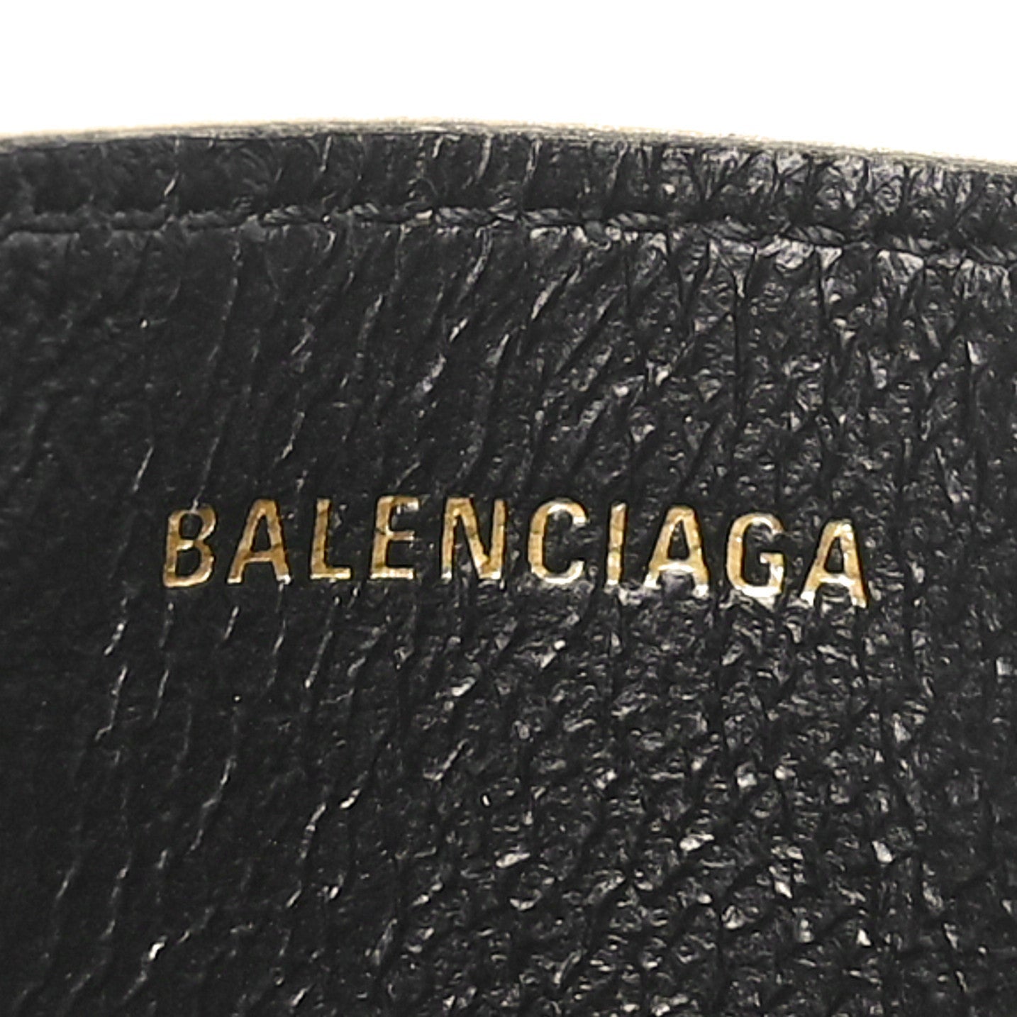 Grained Calfskin Logo Cash Rounded Card Holder Gold Black