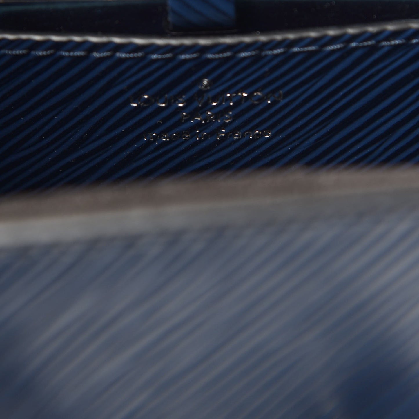 Epi Twist Shoulder Bag MM Indigo