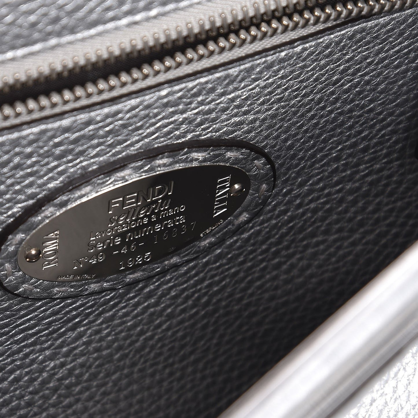 Cuoio Romano Lux Selleria Medium Peekaboo Iconic Satchel Argento