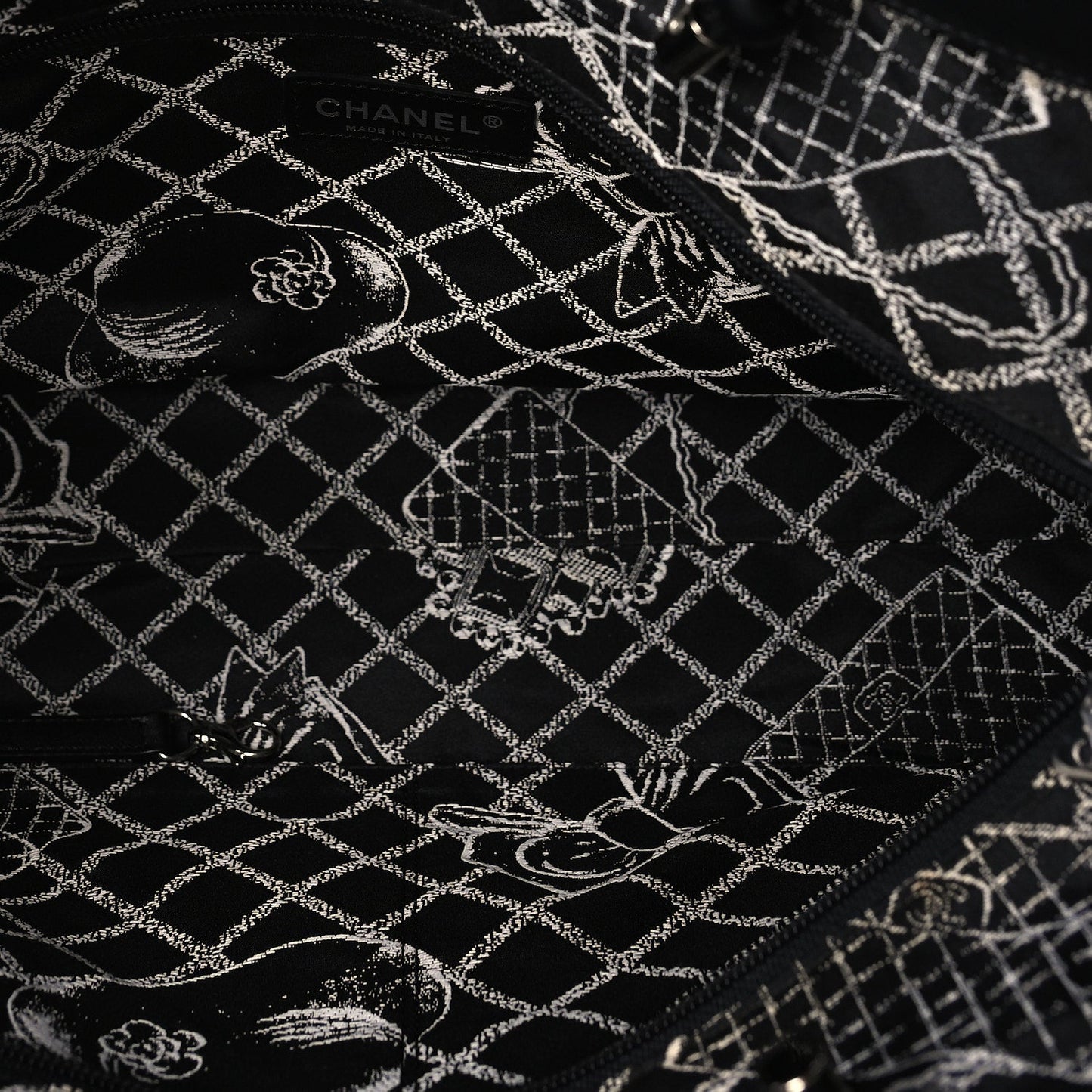 Calfskin Large Essential 31 Rue Cambon Tote Black