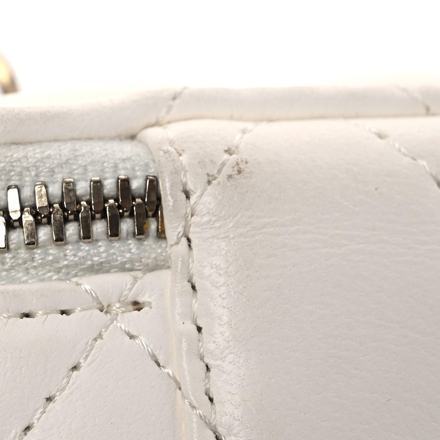 Lambskin Quilted Pearl Crush Mini Vanity Case With Chain White