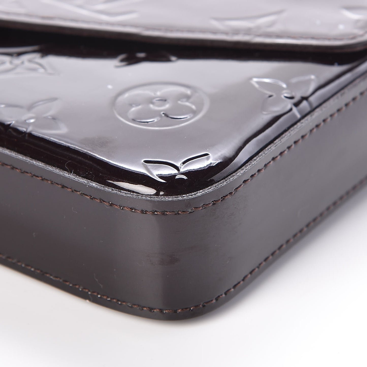 Vernis Pochette Felicie Chain Wallet Amarante