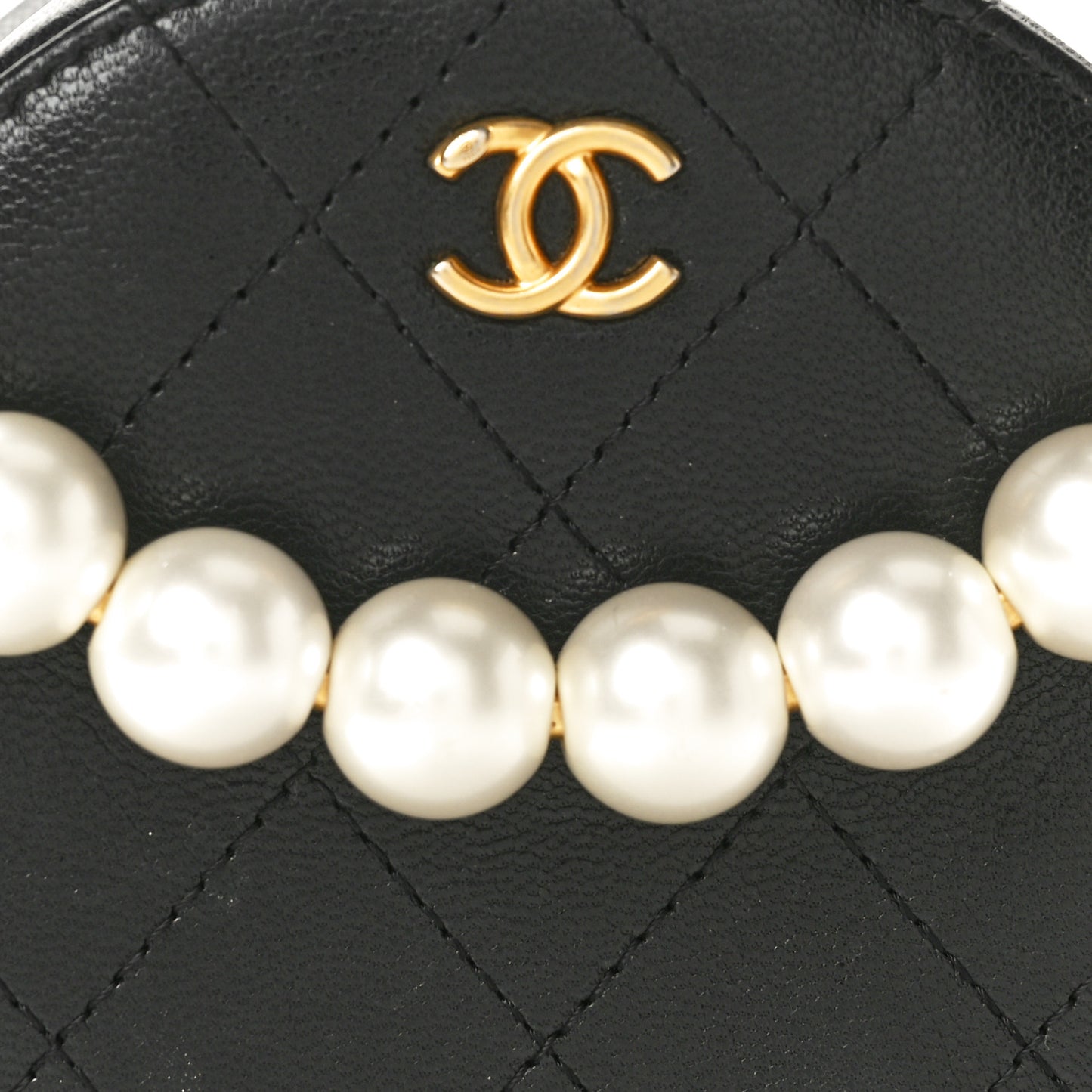 Goatskin Quilted Chic Pearls Chain Round Clutch With Chain Black