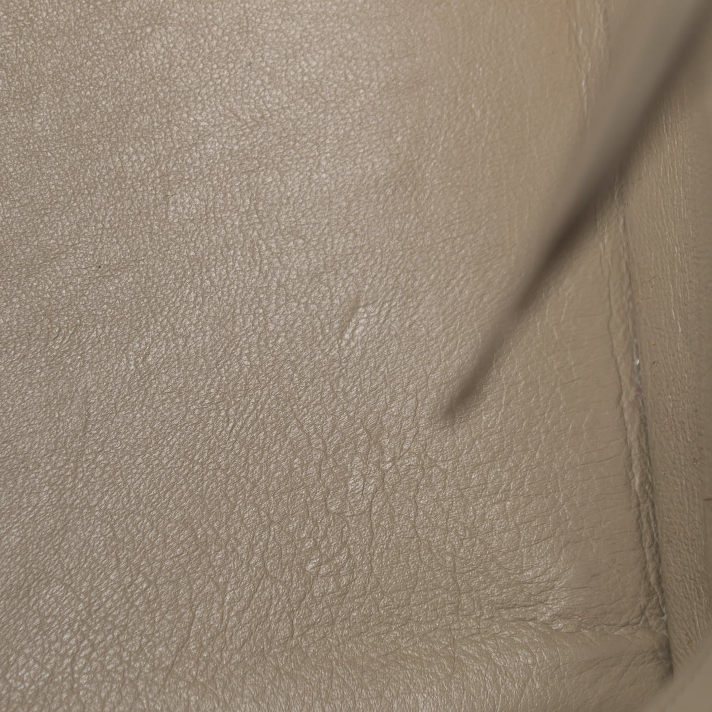 Crocodile Embossed Nubuck Medium Phantom Luggage Beige