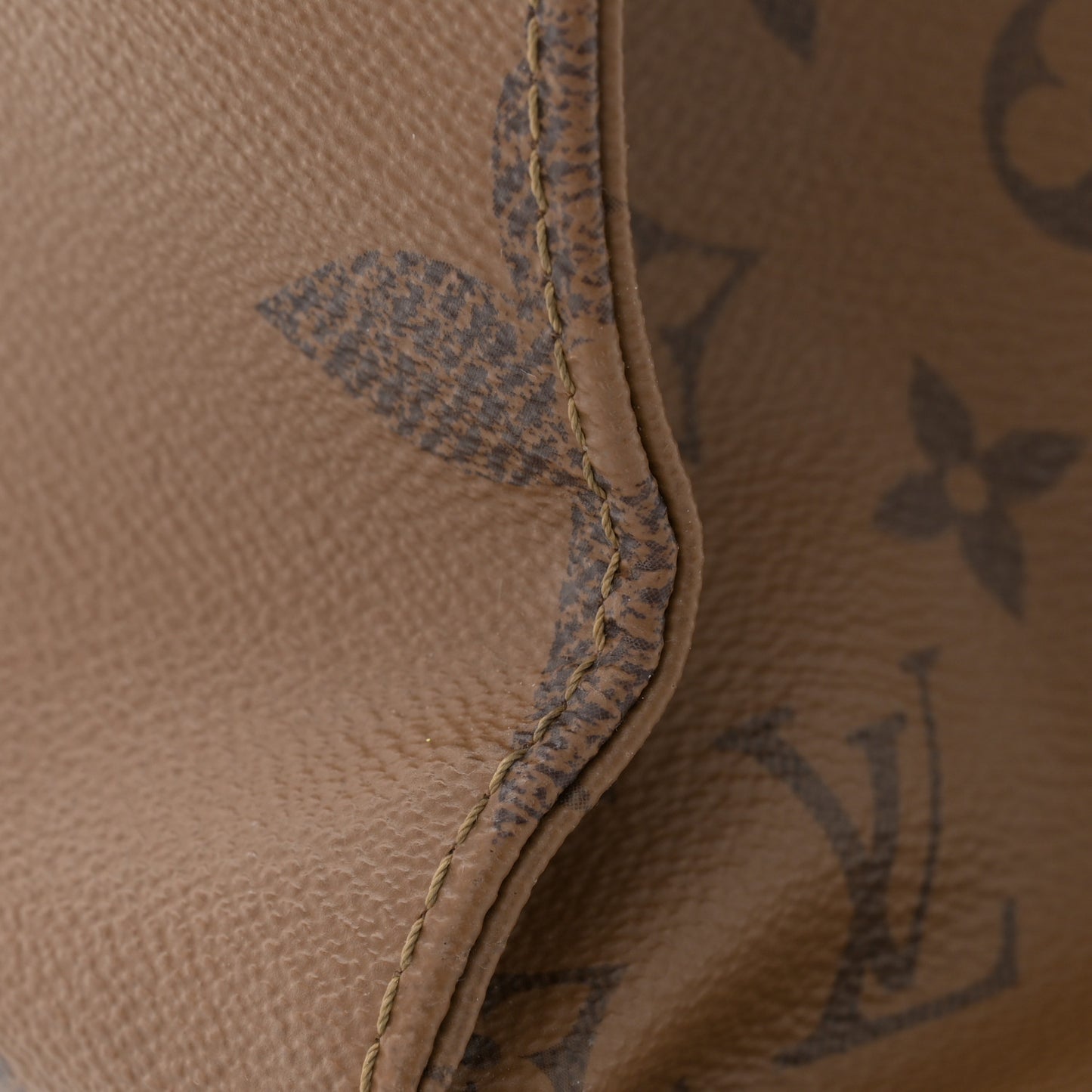 Reverse Monogram Giant Onthego GM