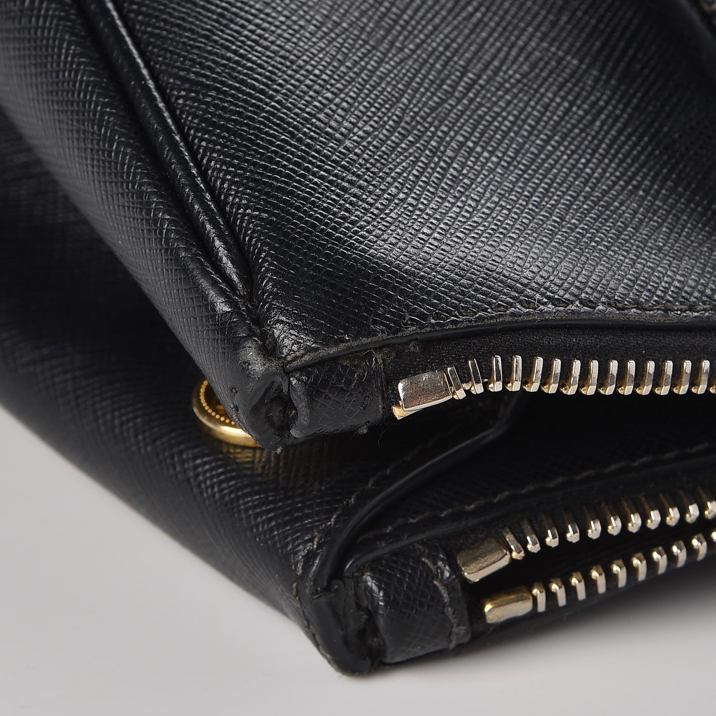 Saffiano Medium Galleria Double Zip Tote Black