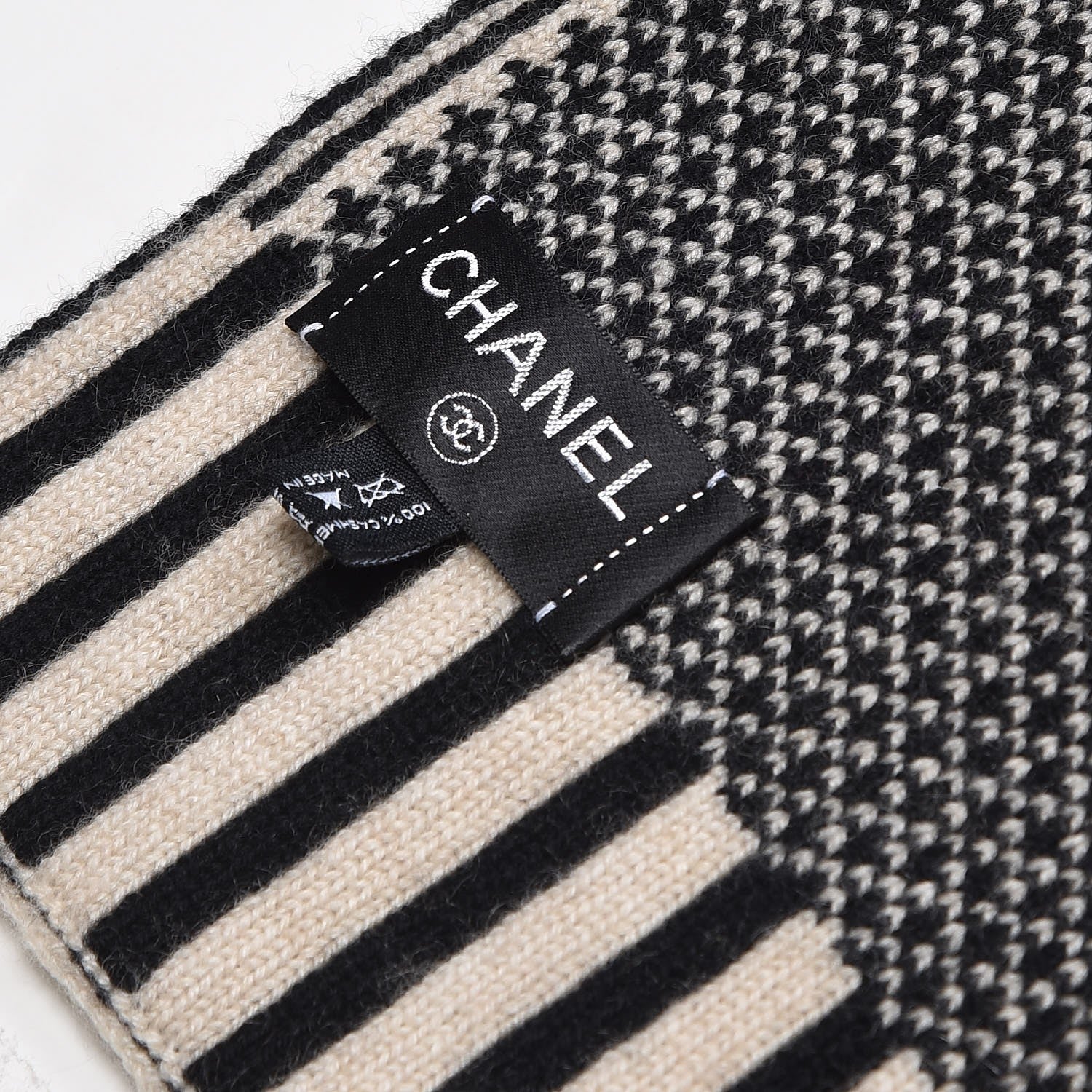 Chanel Cashmere Houndstooth CC Scarf Black Beige 5 of 5