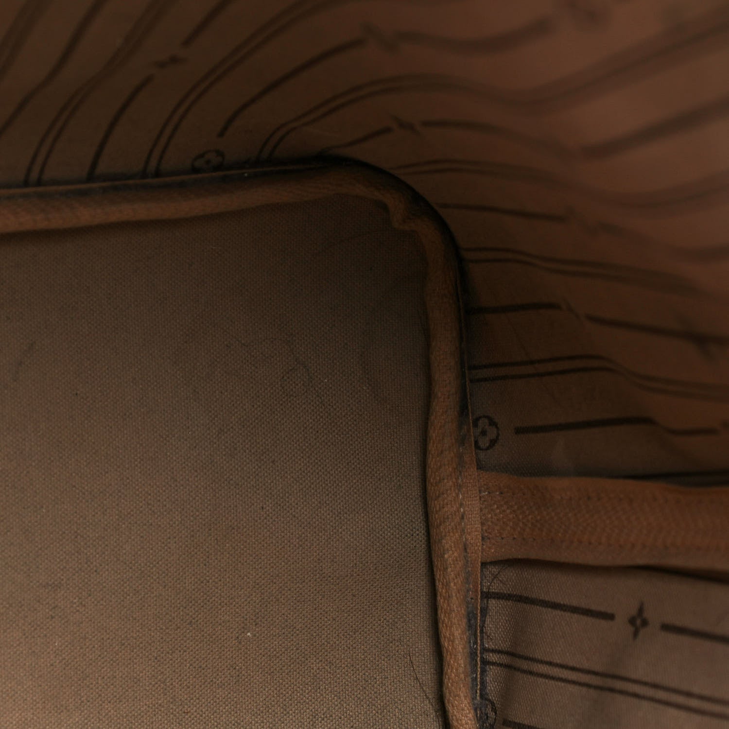 Louis Vuitton Monogram Neverfull MM 11 of 17