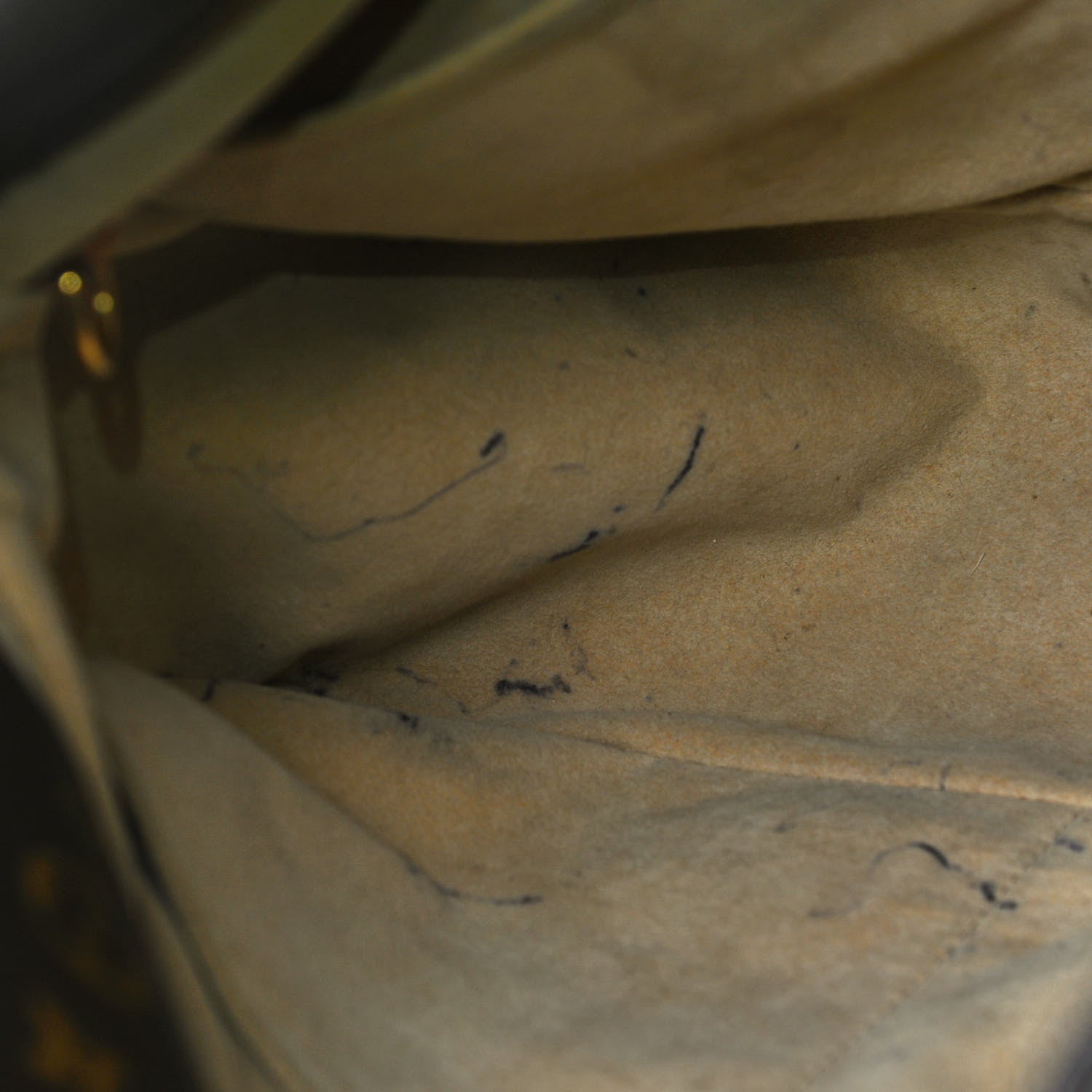 Louis Vuitton Monogram Artsy MM 9 of 10