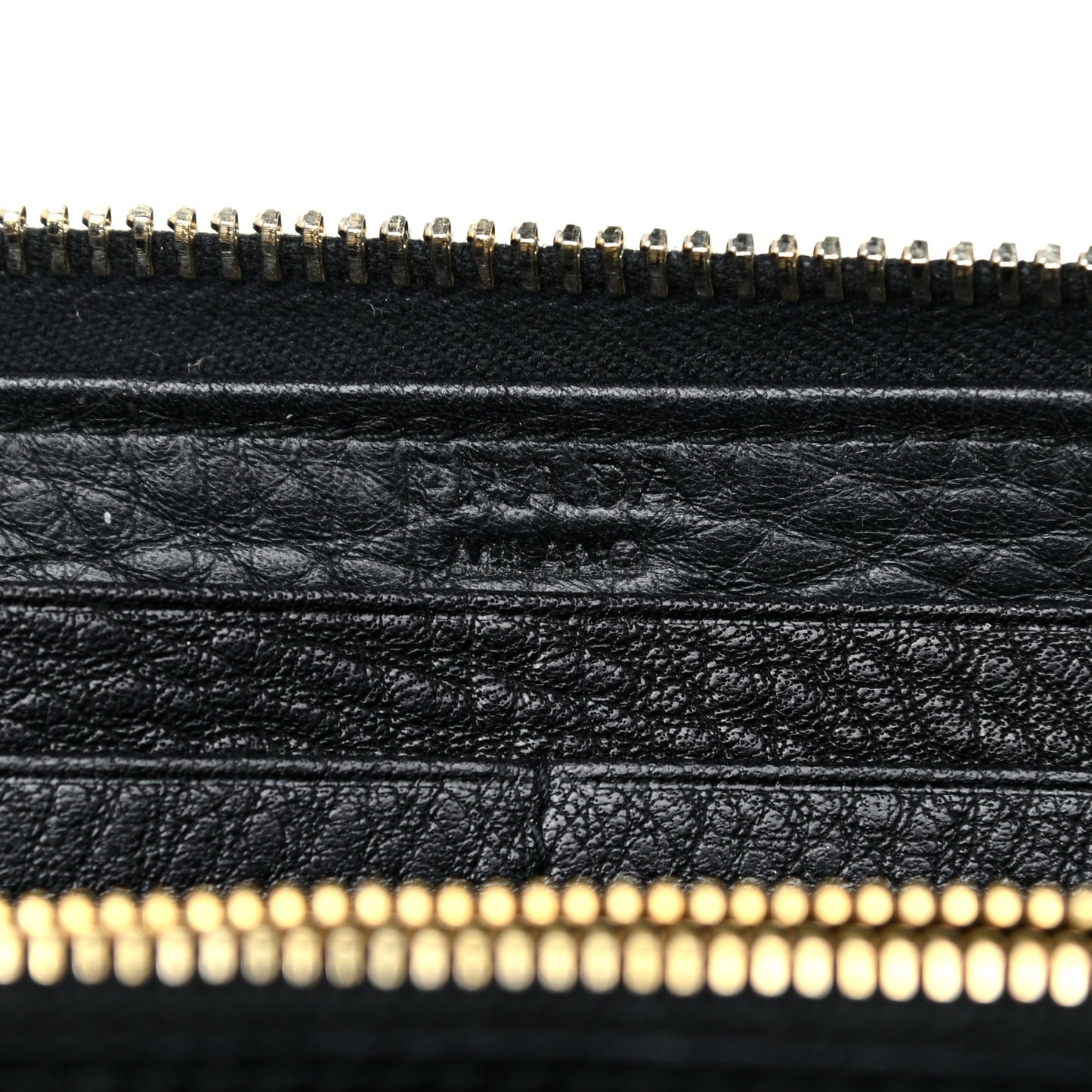 Vitello Daino Zip Around Wallet Nero Black