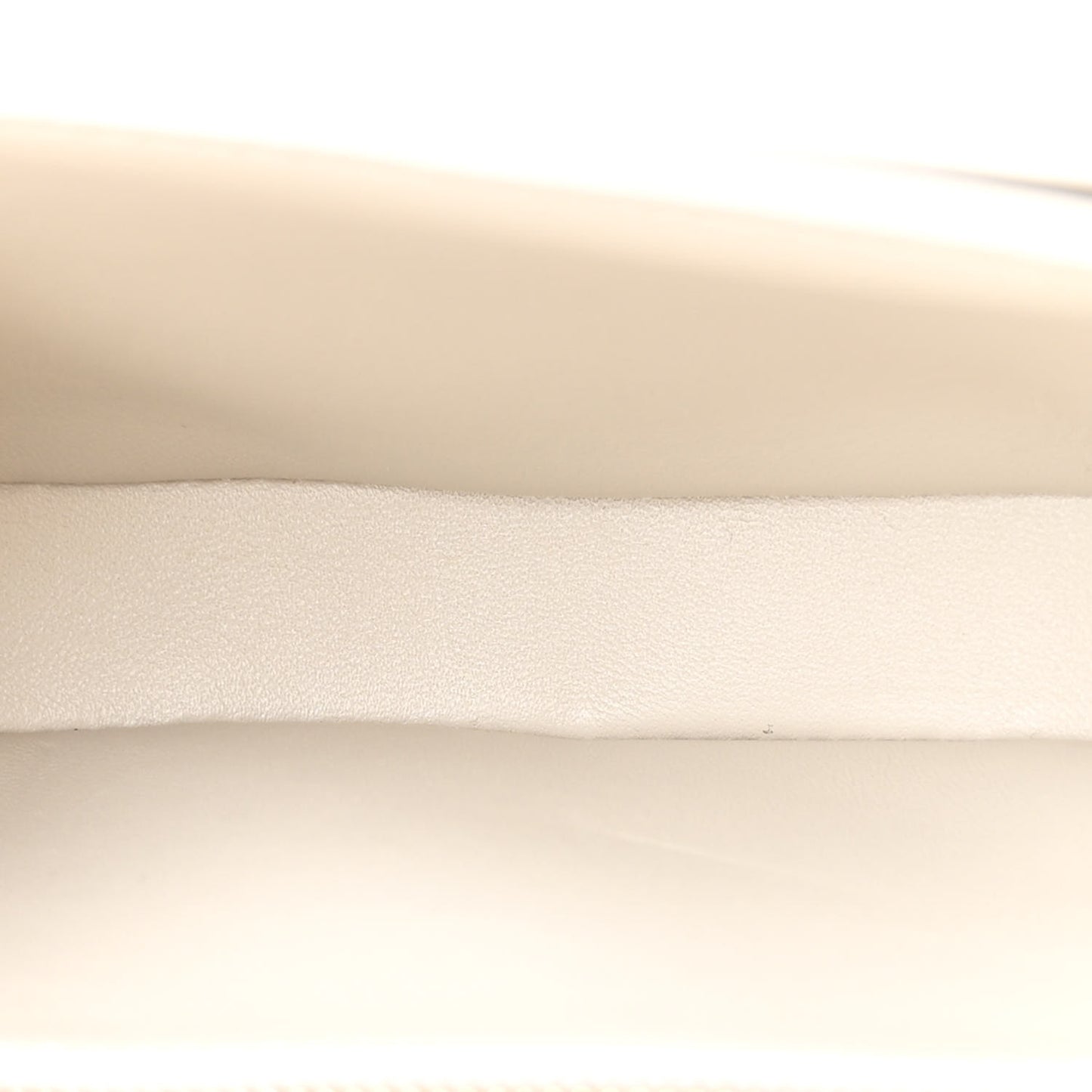 Shiny Calfskin Teen Besace Light Stone