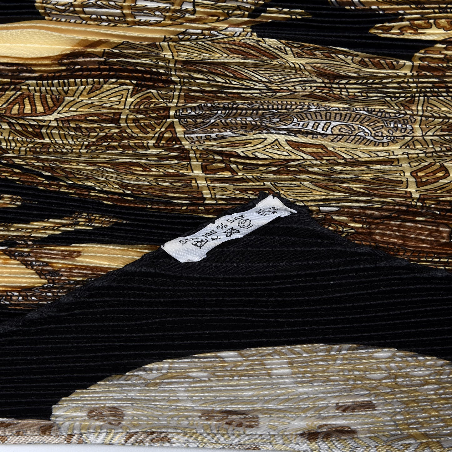 Silk Art Des Steppes Plisse Scarf 90