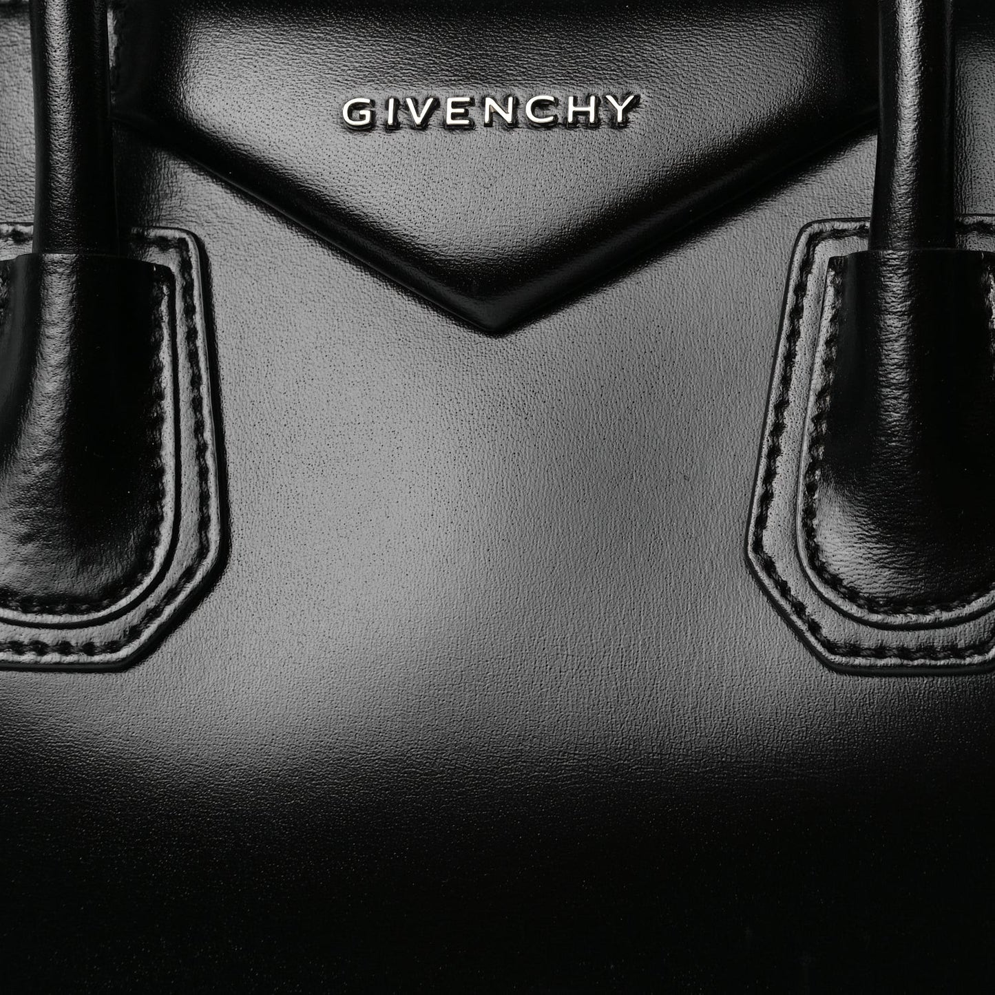 Shiny Lord Calfskin Small Antigona Black