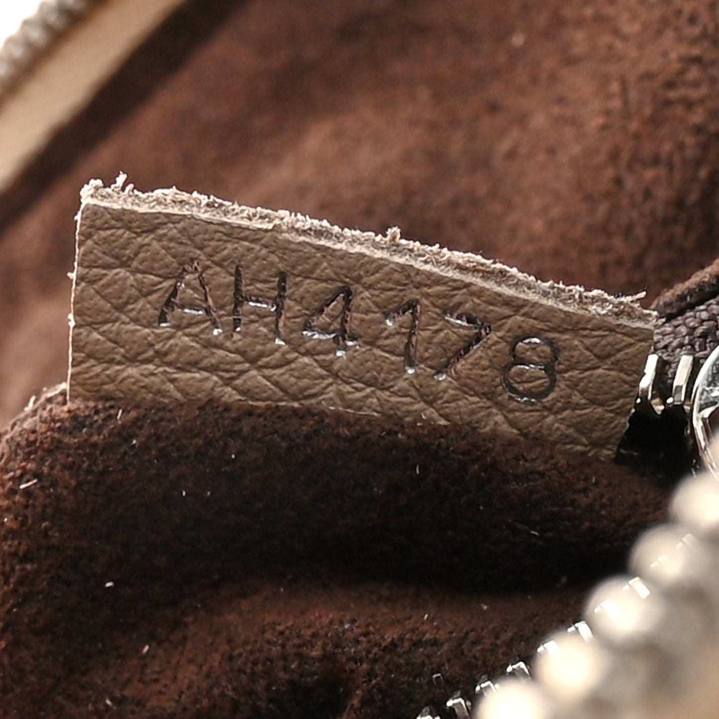 LOUIS VUITTON Mahina Babylone Chain BB Galet