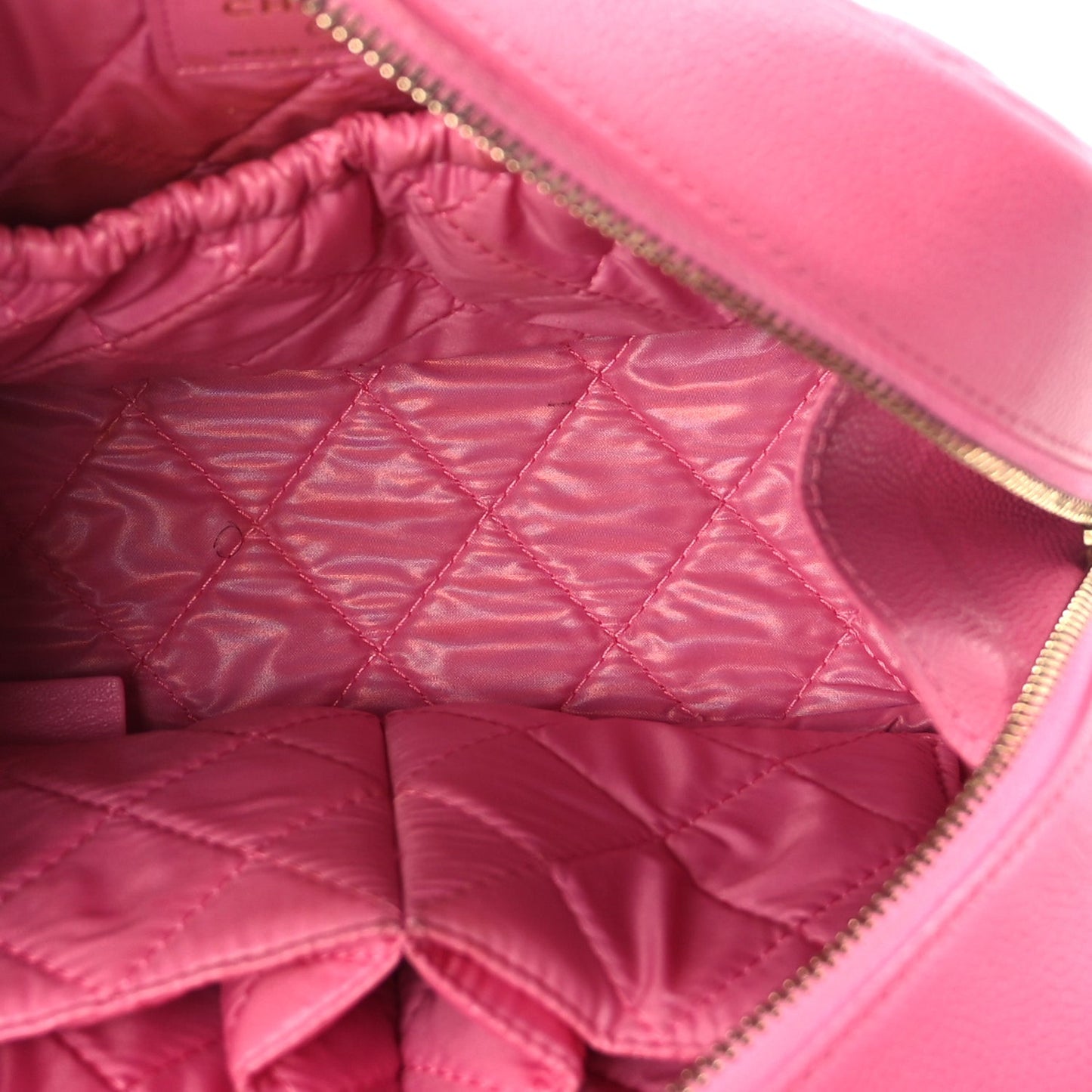 Caviar Quilted Medium Curvy Pouch Cosmetic Case Pink