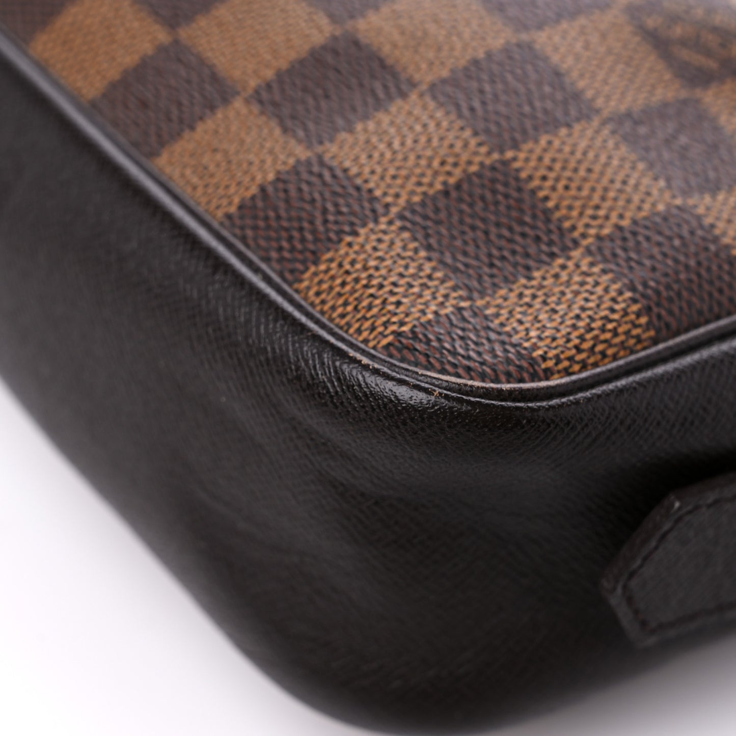 Damier Ebene Trousse Toilette 28