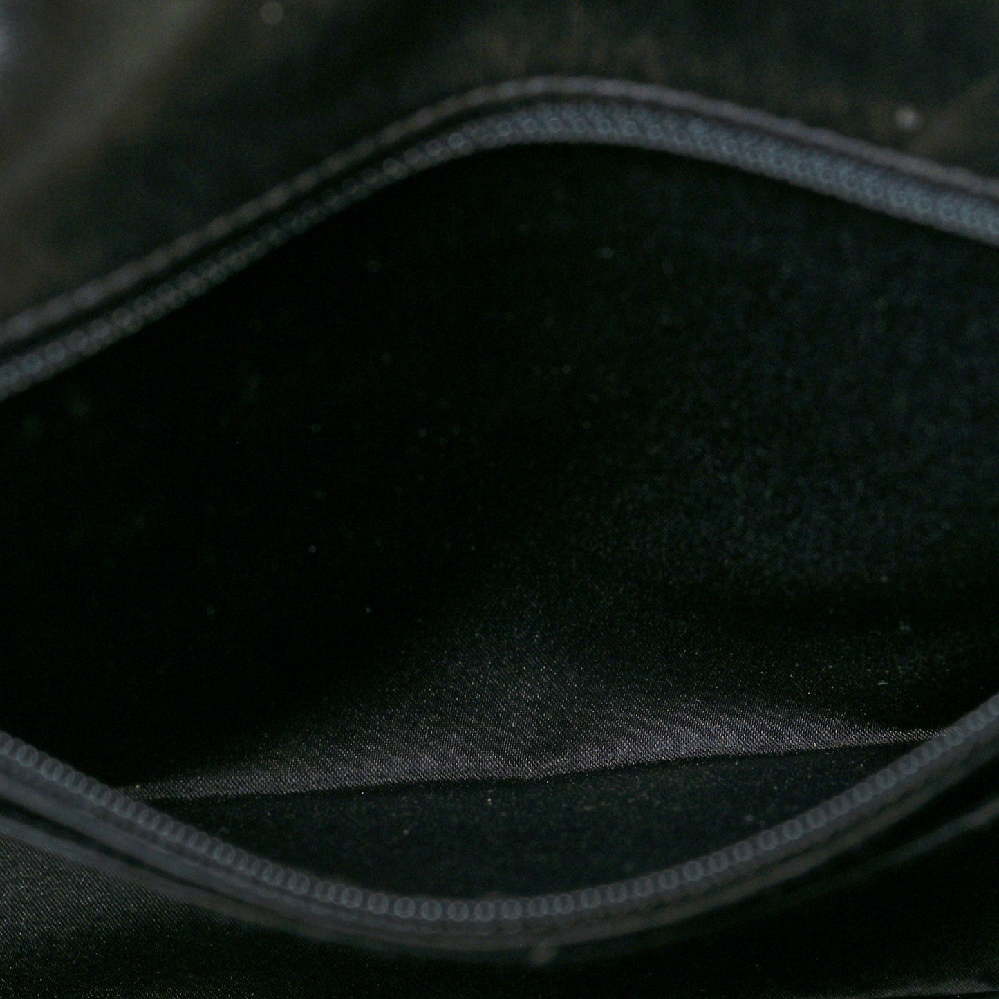 Nylon Medium Travel Flap Black