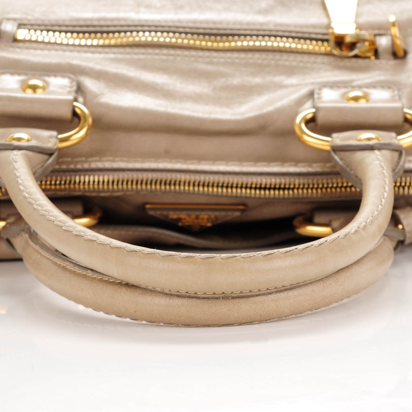 Vitello Shine Shopping Satchel Pomice