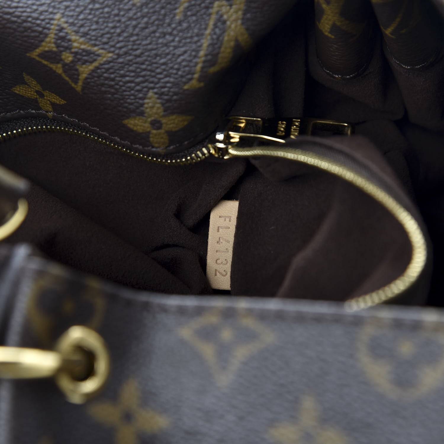 Louis Vuitton Monogram Metis 8 of 9