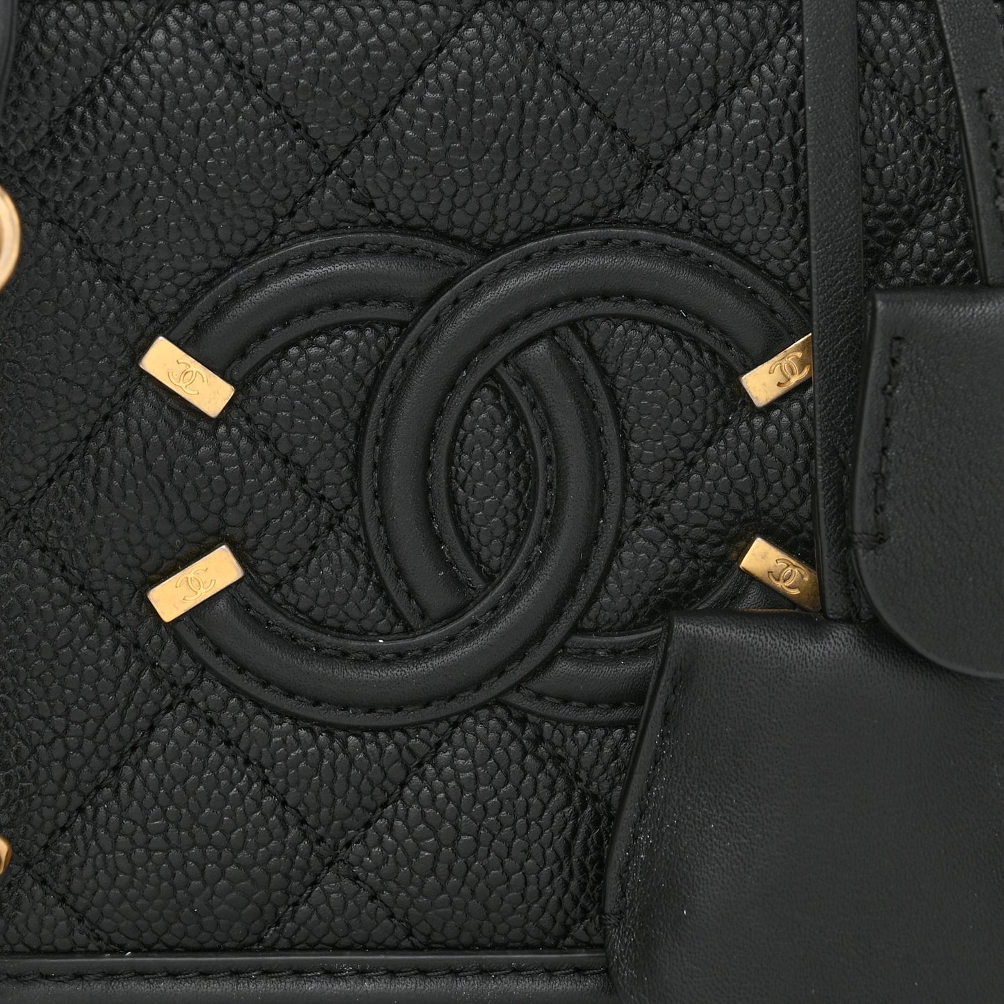 Caviar Quilted Small CC Filigree Vanity Case Black