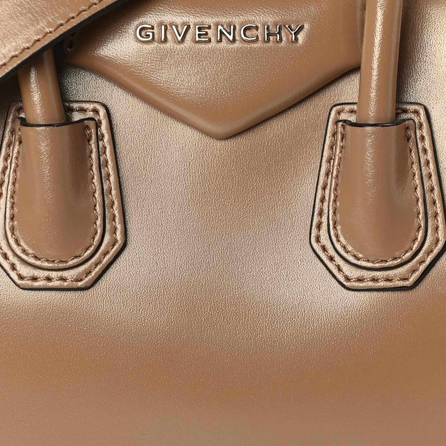 Shiny Lord Calfskin Mini Antigona Nude