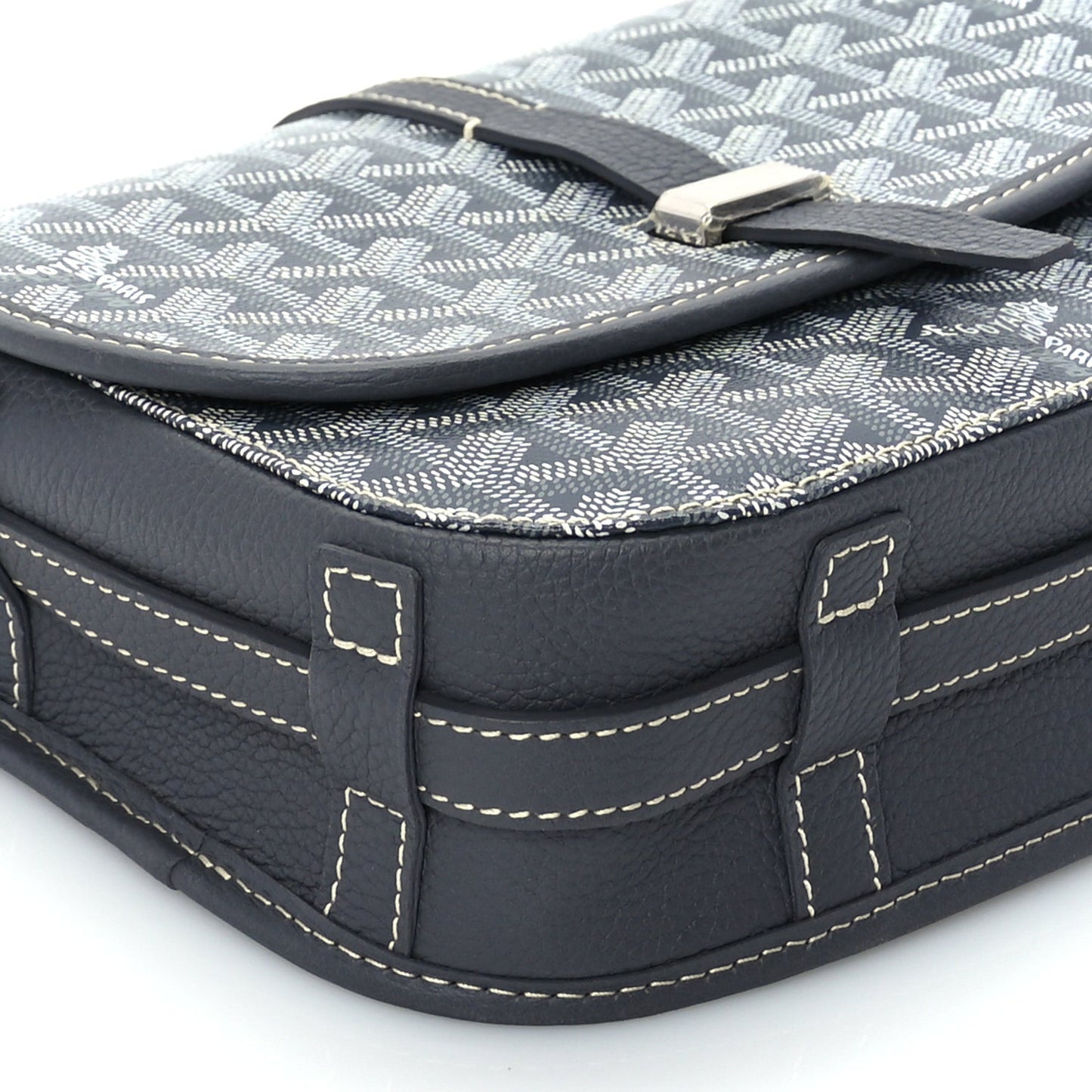 ine Belvedere II PM Messenger Bag  Grey