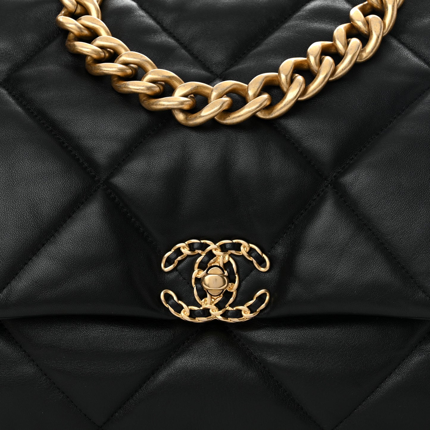 Lambskin Quilted Maxi Chanel 19 Flap Black