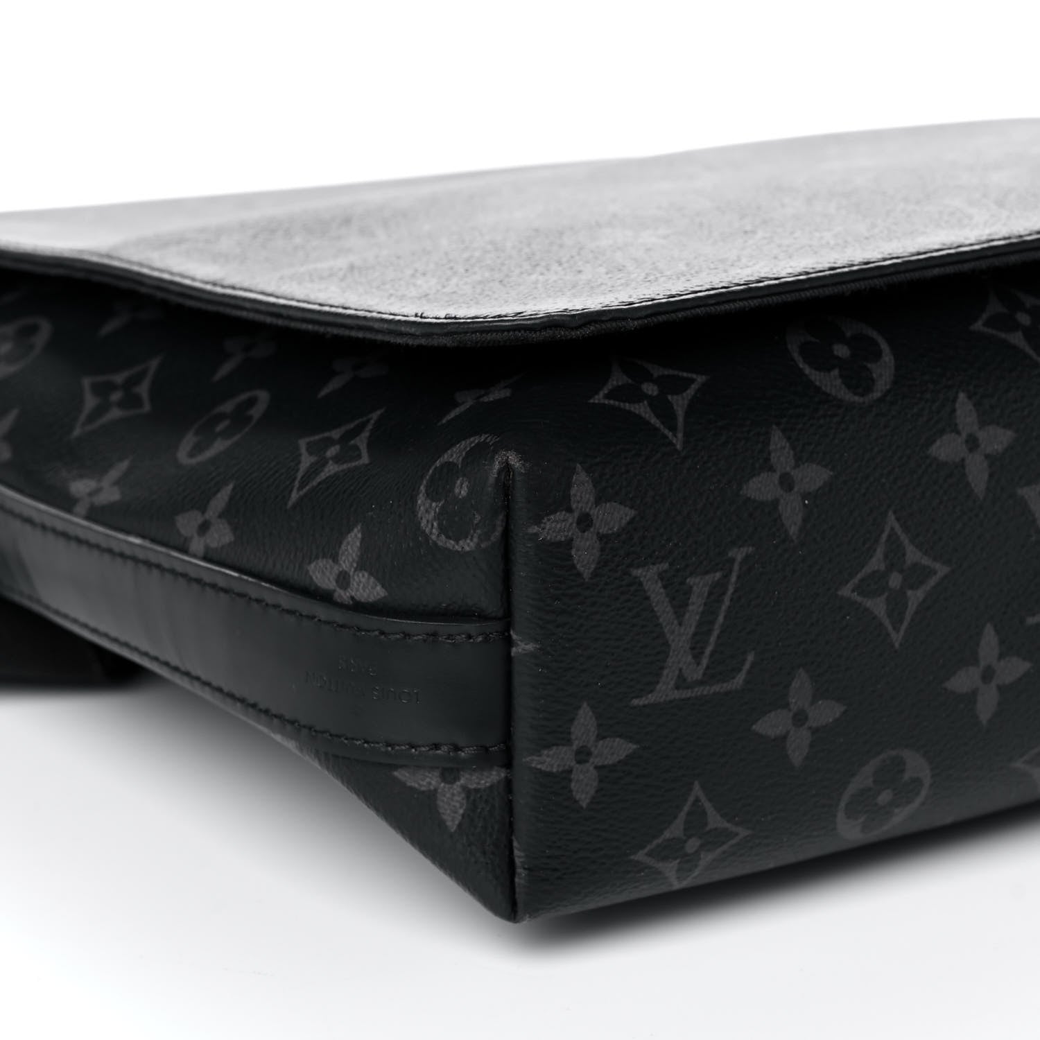 Louis Vuitton Monogram Eclipse District MM 9 of 12