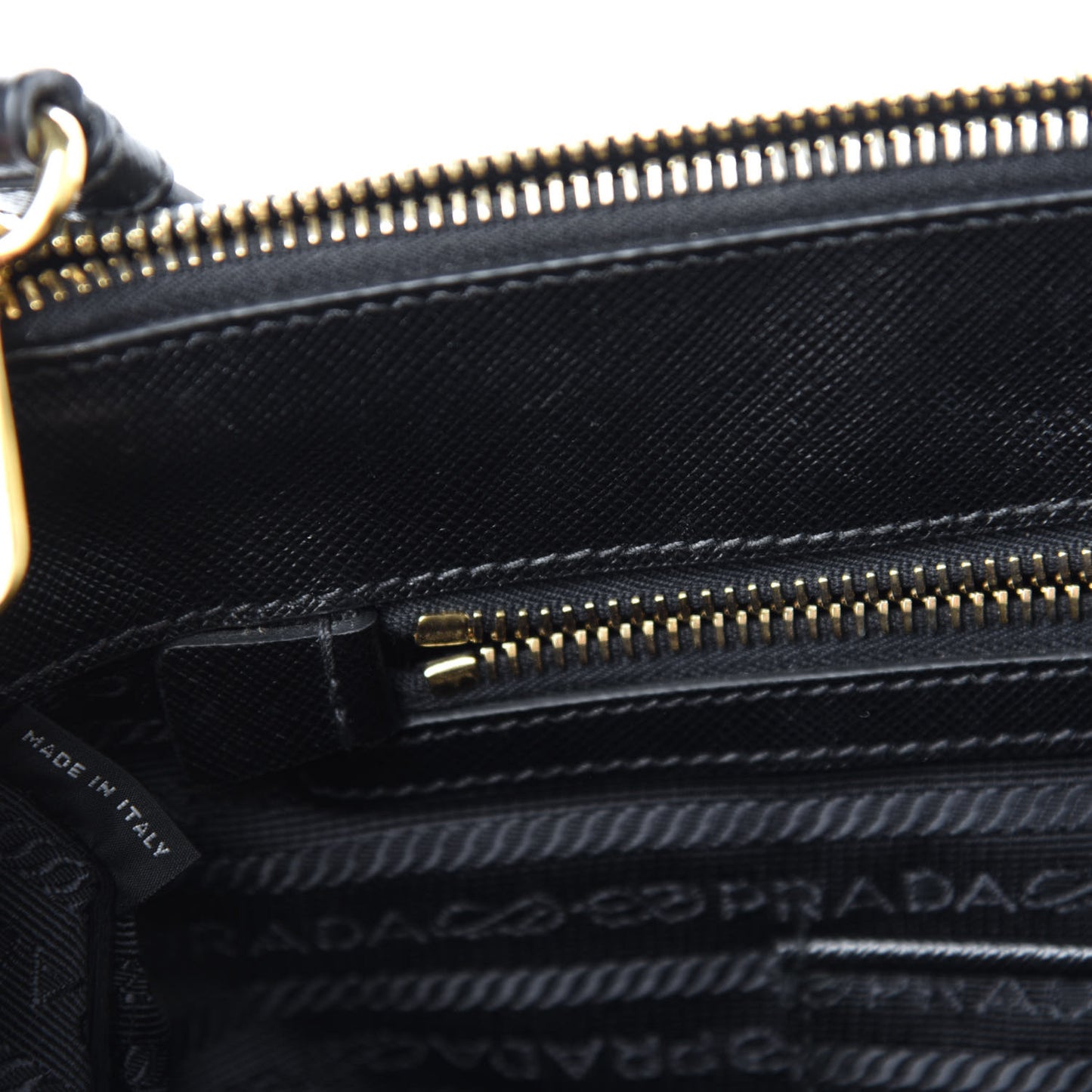 Saffiano Medium Galleria Double Zip Tote Black
