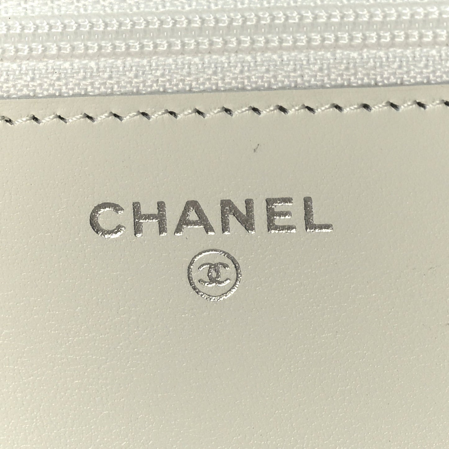Caviar Quilted Boy Wallet On Chain WOC White