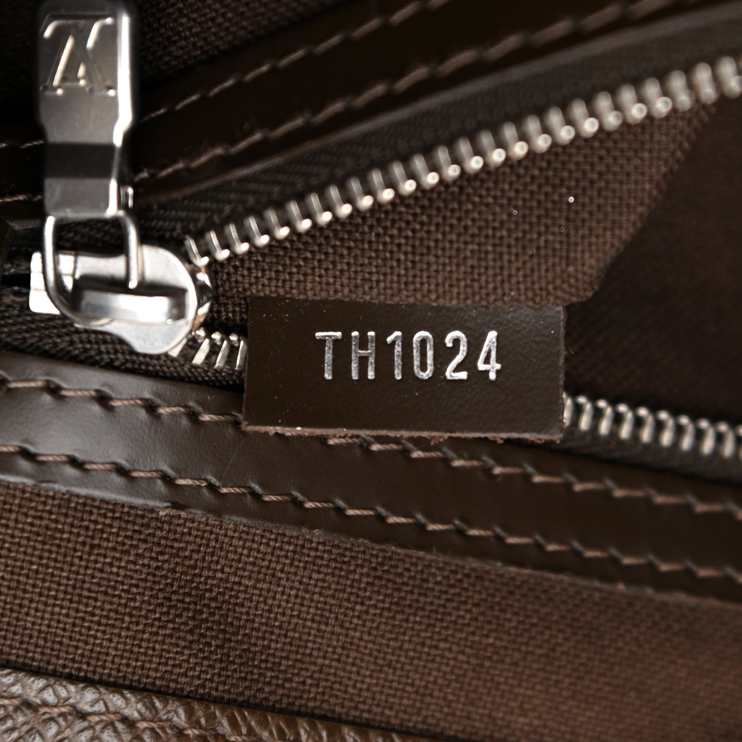 Louis Vuitton Taiga Kasbek PM Grizzli 7 of 16