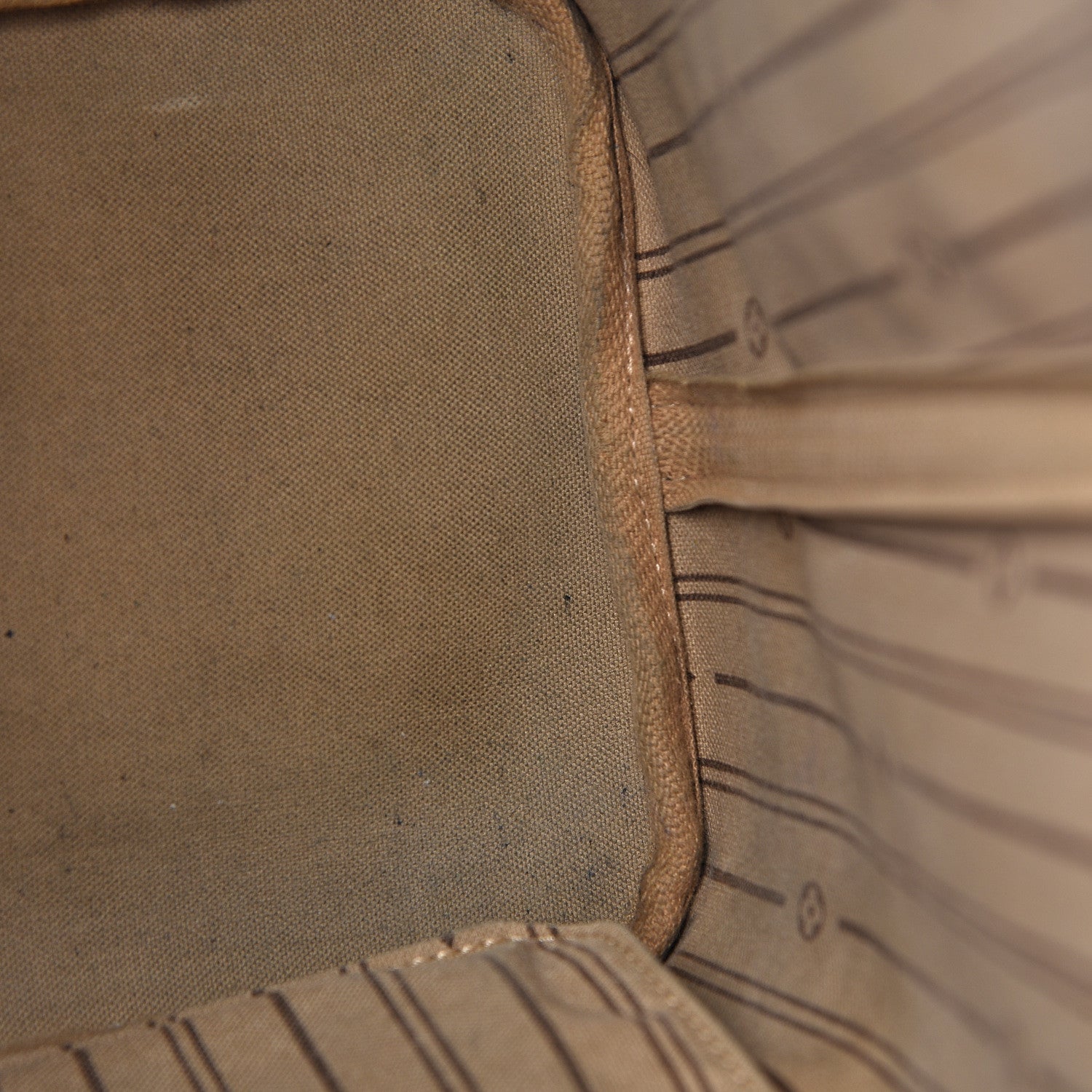 Louis Vuitton Monogram Neverfull MM 9 of 29