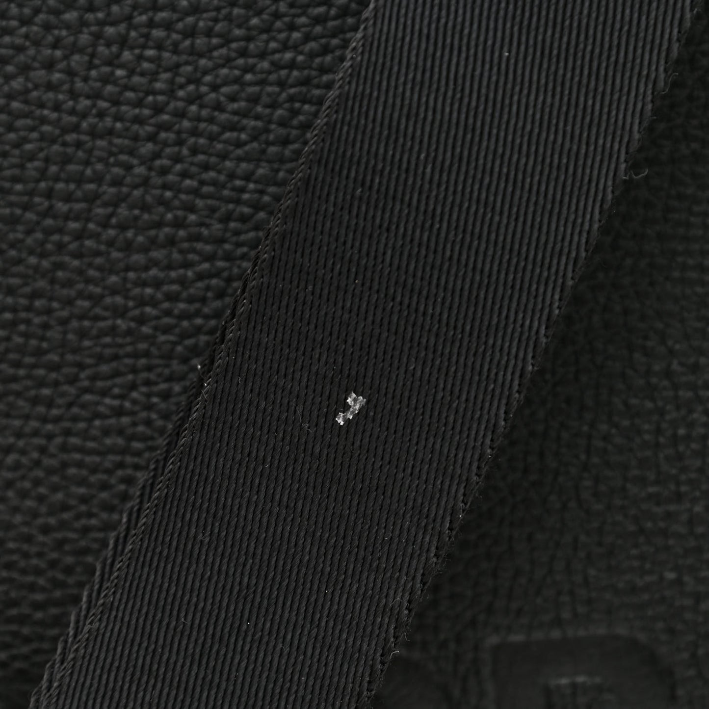 Grainy Calfskin Embossed Bruno Messenger Black