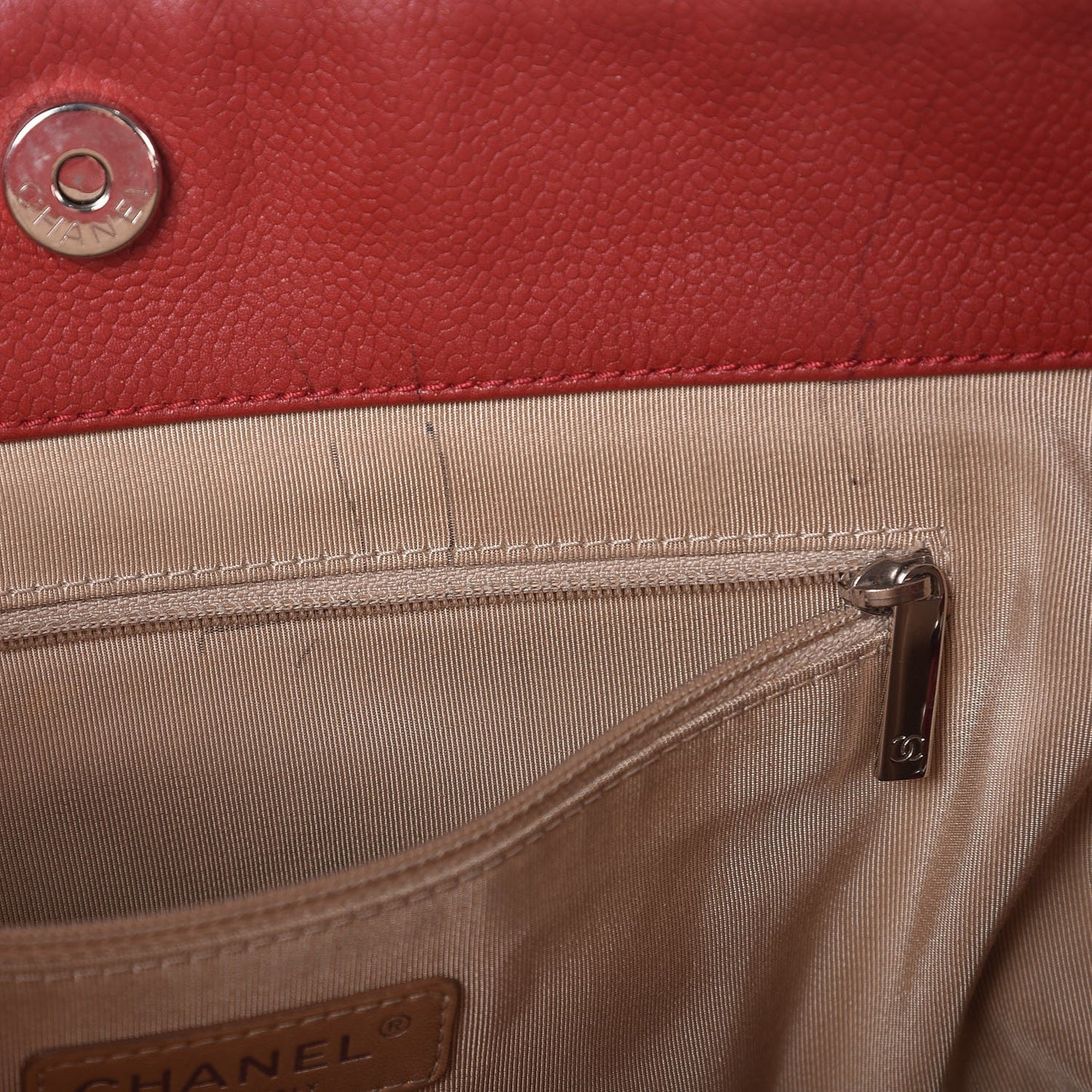 Caviar Quilted Expandable Zip Shoulder Bag Red